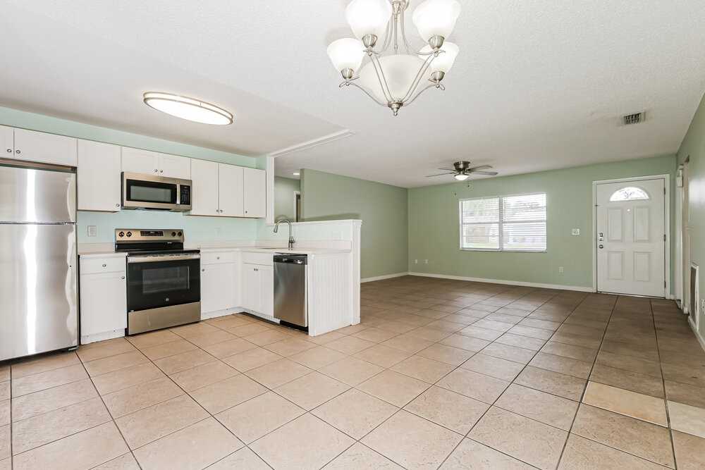 1070 Bridlewood Way - Photo 6 of 16
