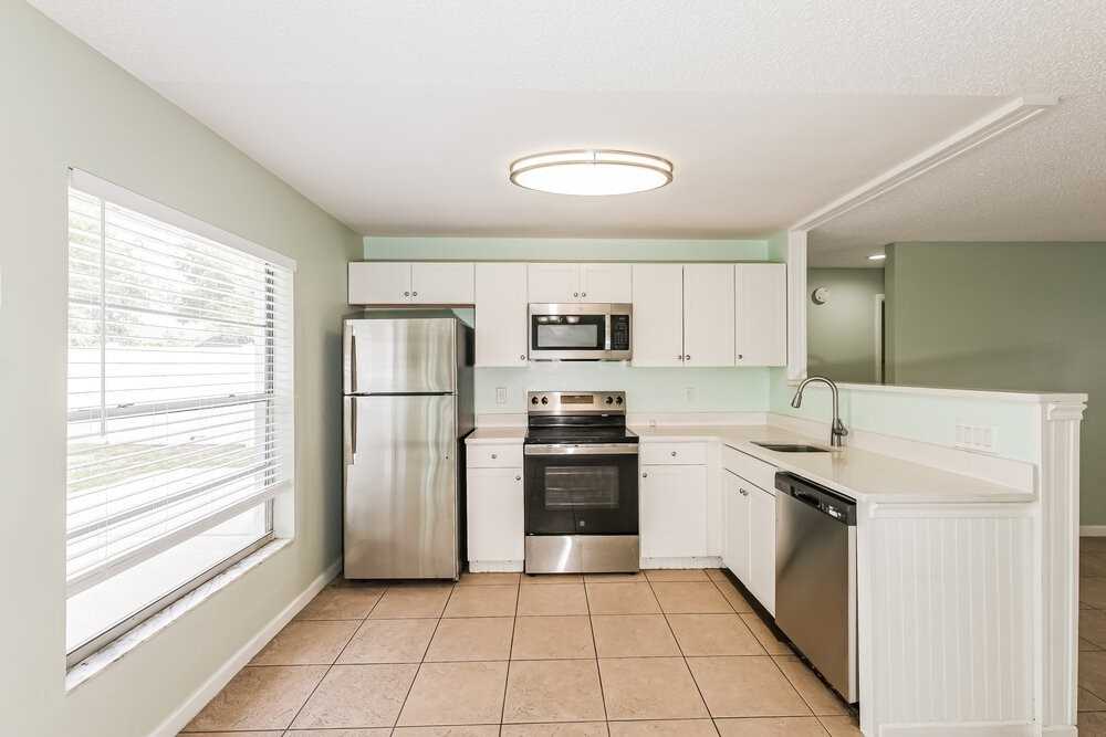 1070 Bridlewood Way - Photo 7 of 16