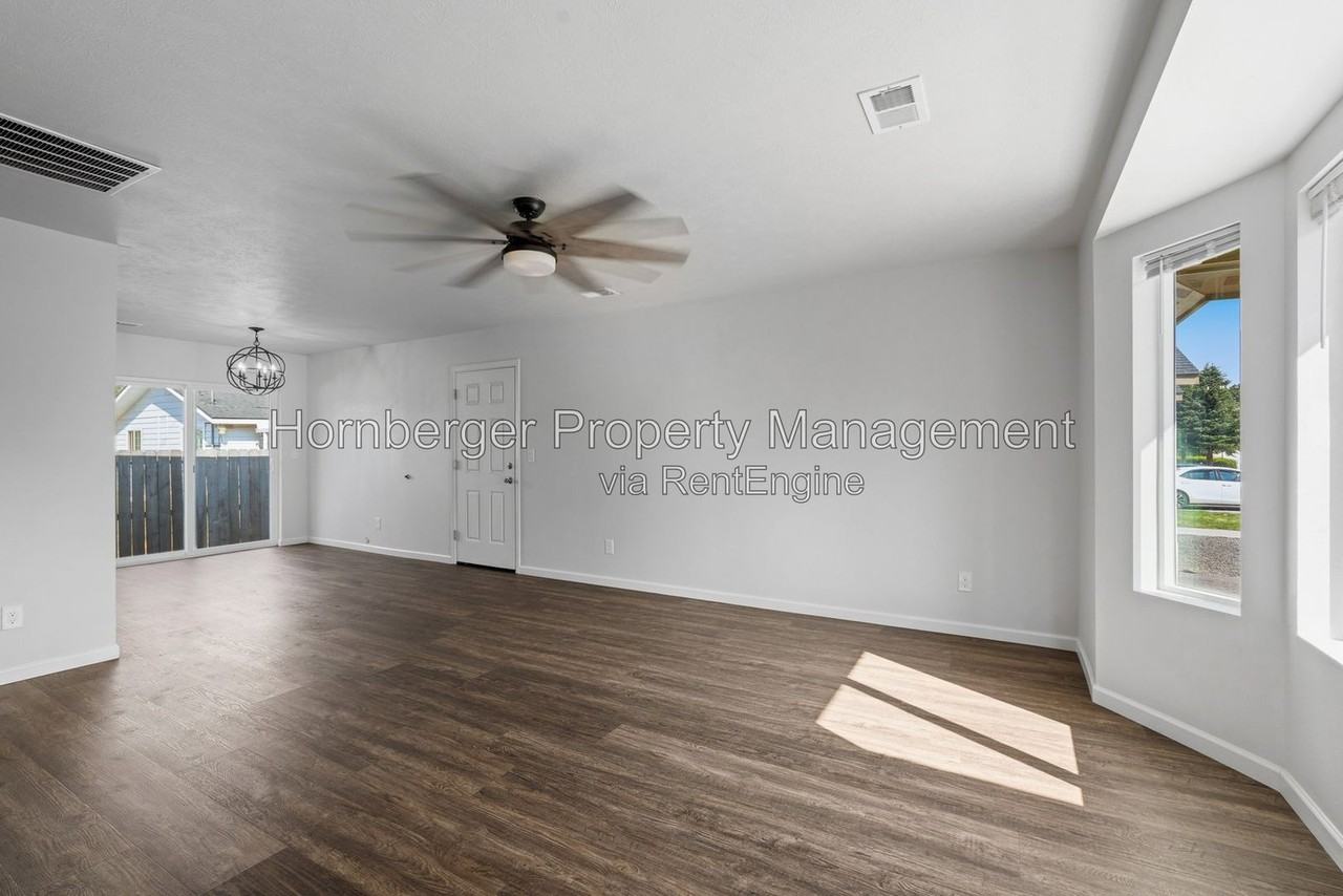 14412 E Heroy Ln - Photo 2 of 26