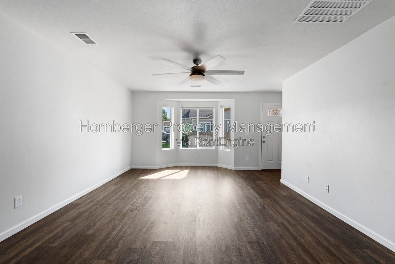 14412 E Heroy Ln - Photo 4 of 26