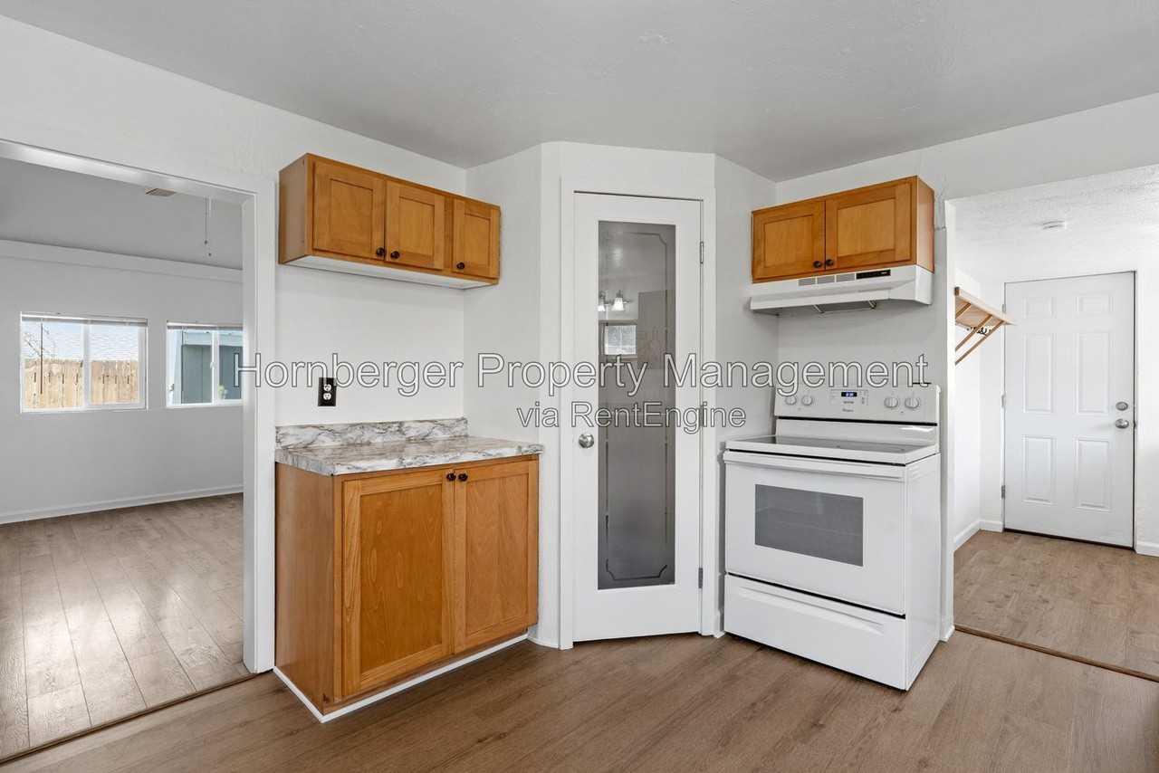1103 E Joseph Ave - Photo 4 of 26