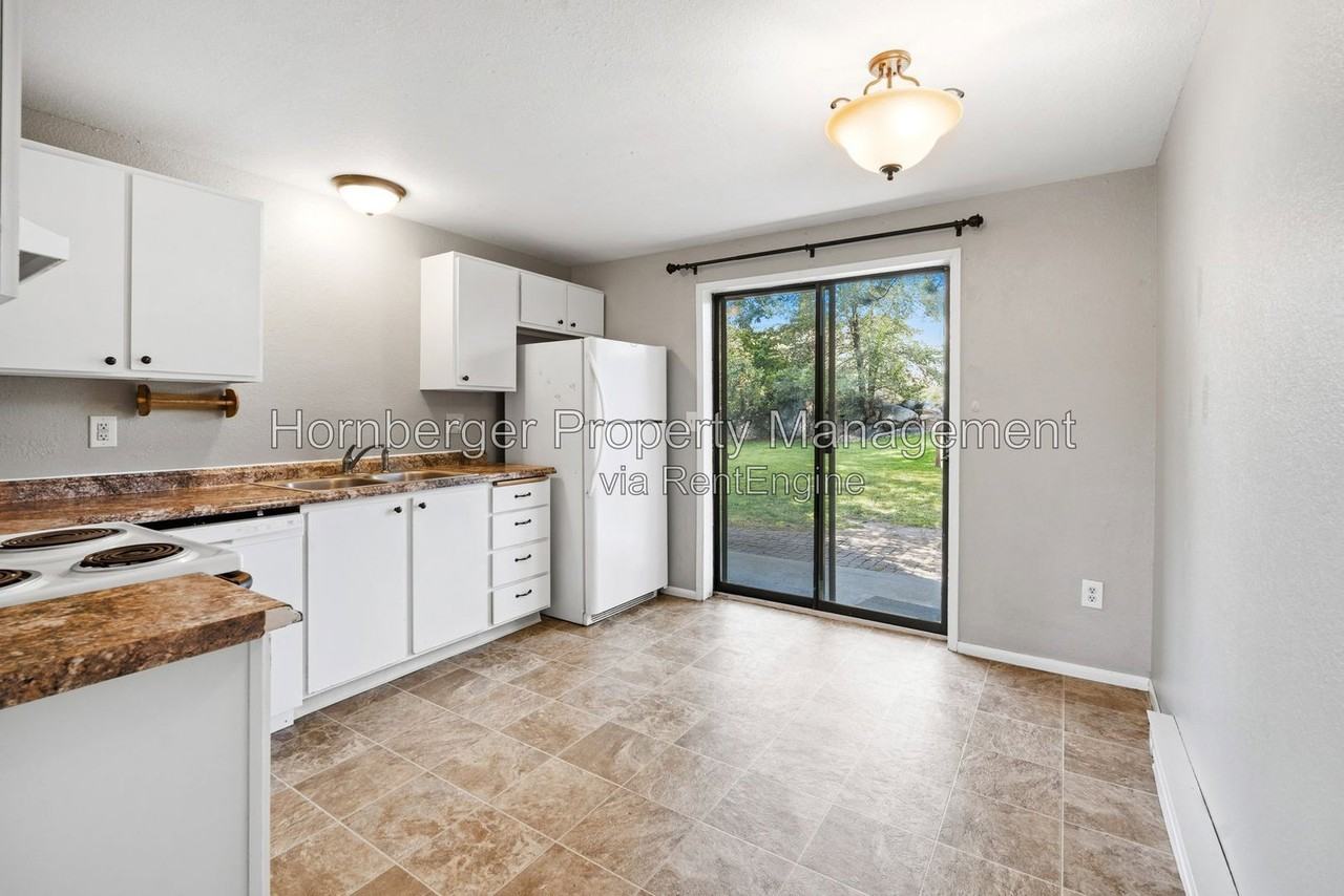 2605 E Upriver Dr - Photo 2 of 27
