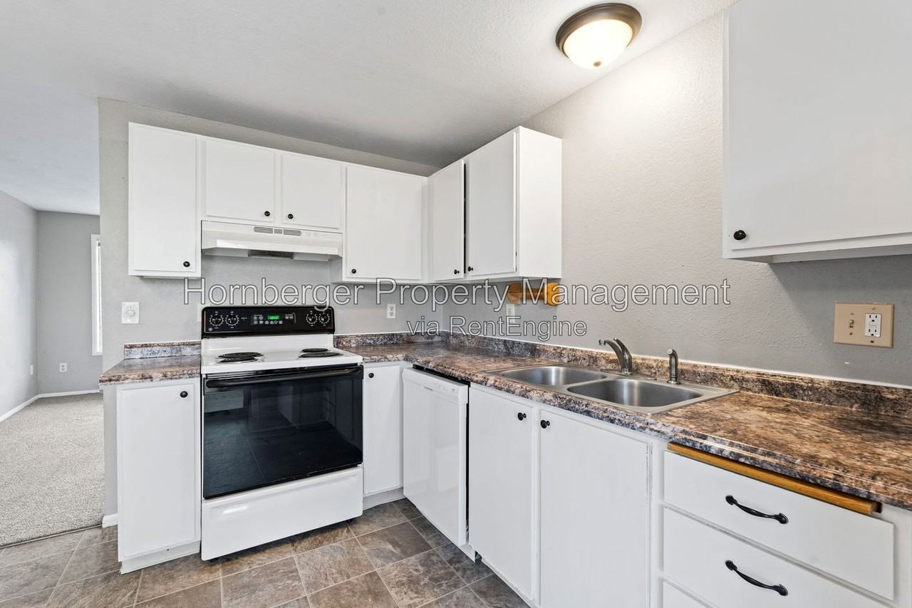2605 E Upriver Dr - Photo 3 of 27