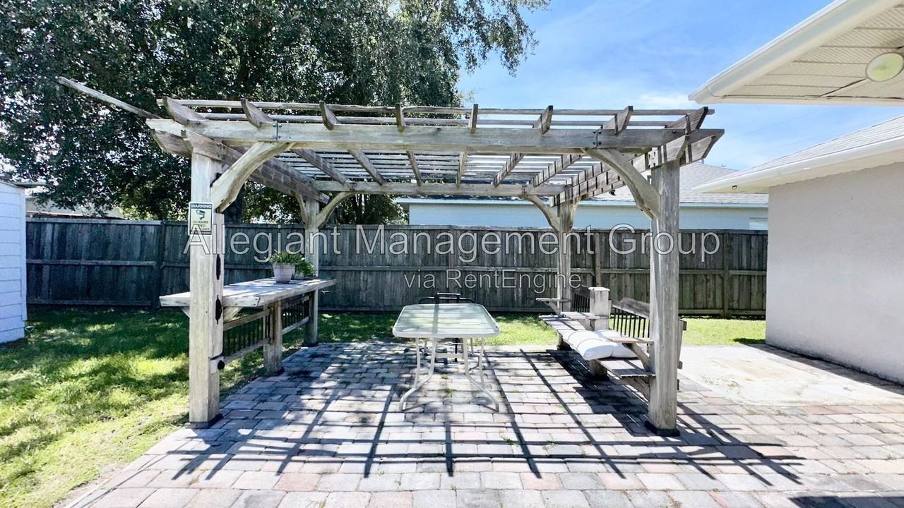 620 Brockton Dr - Photo 5 of 26