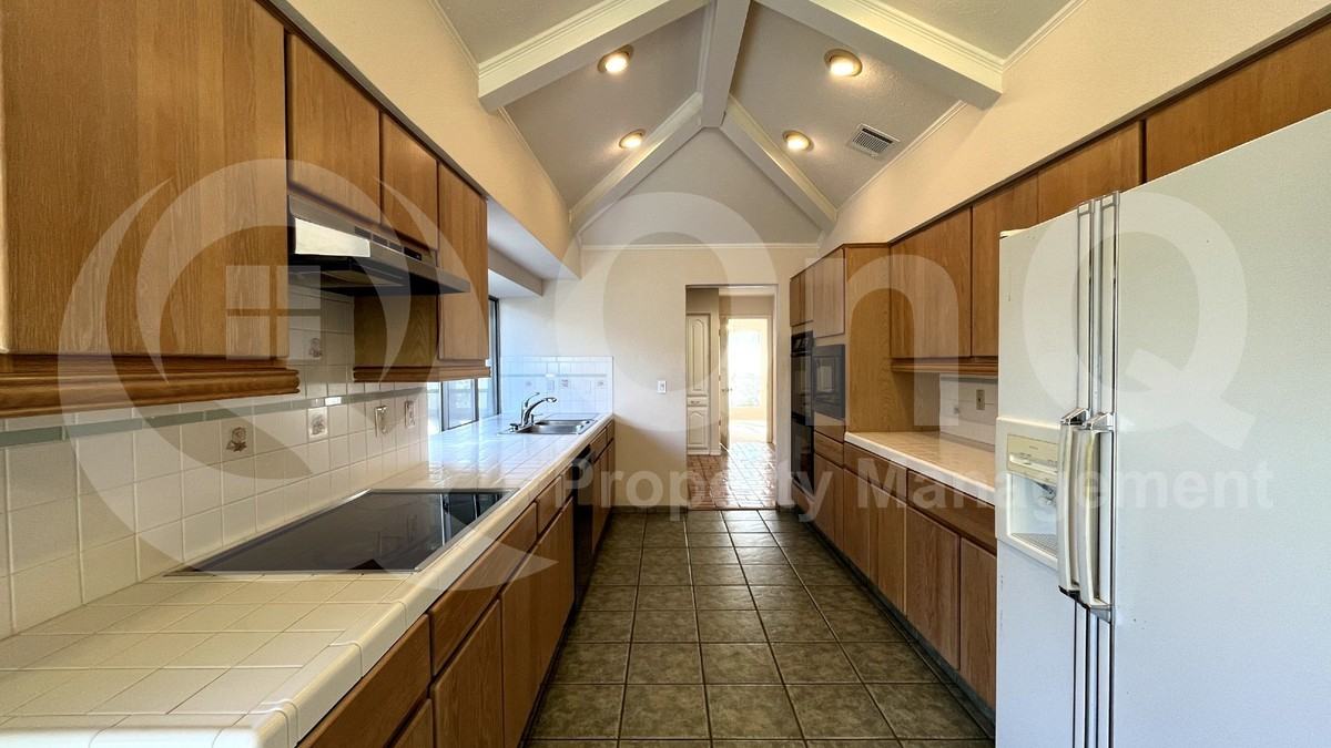 3717 Atrium Dr - Photo 6 of 34