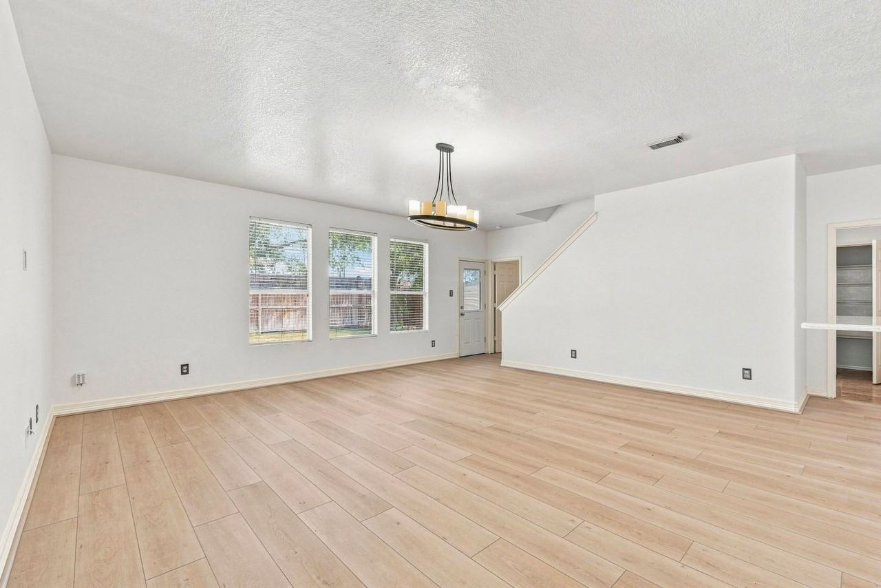 18318 Alemarble Oak St - Photo 3 of 25