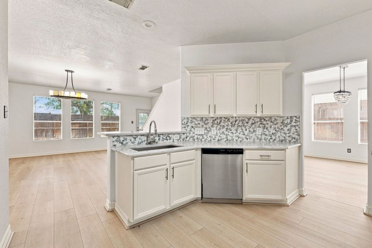 18318 Alemarble Oak St - Photo 6 of 25