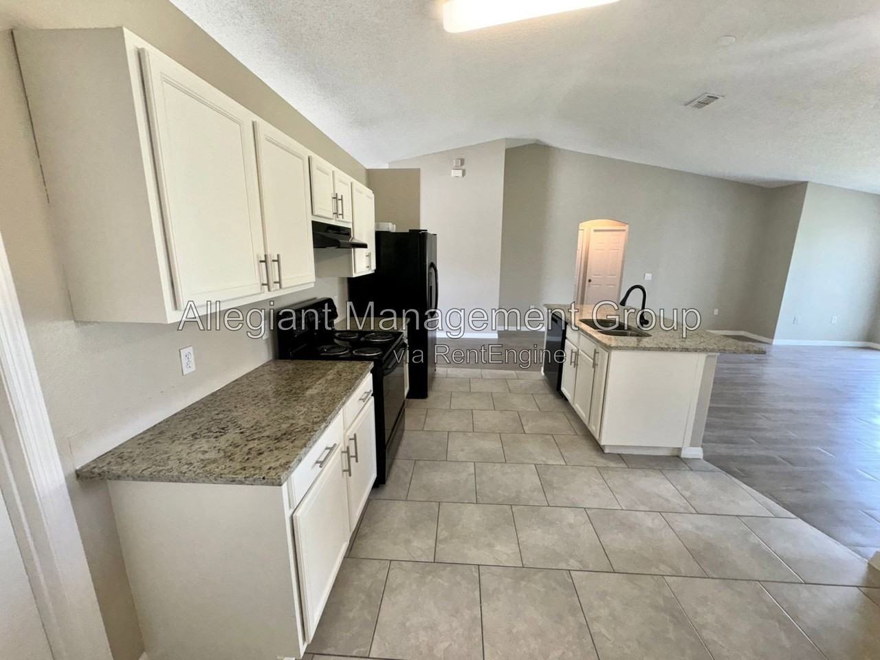 1011 Morvan Ln - Photo 3 of 19