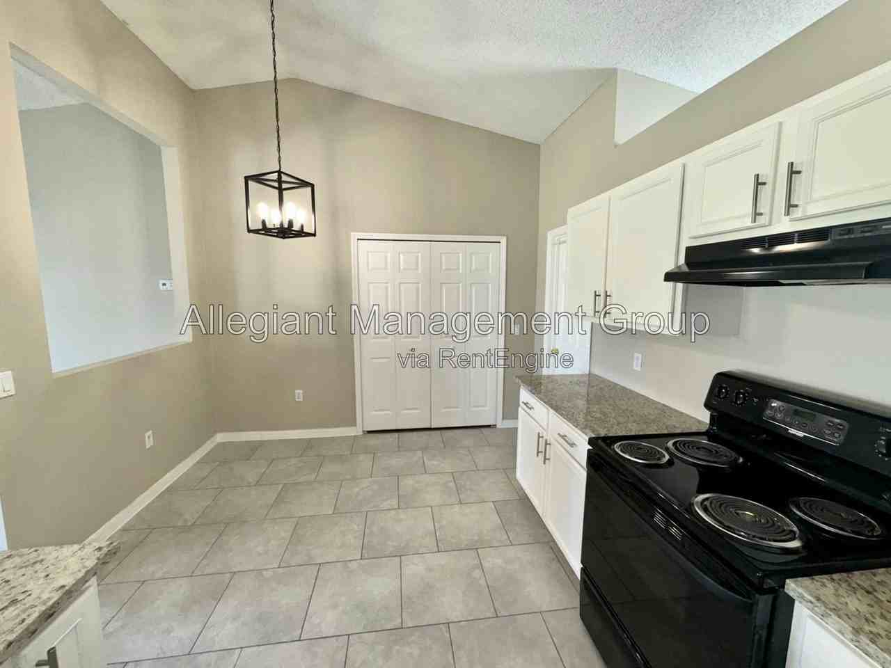 1011 Morvan Ln - Photo 4 of 19