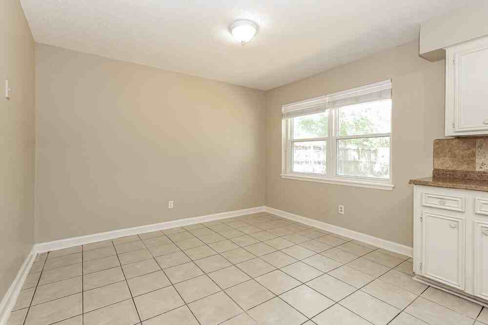 502 Hildred Ave - Photo 6 of 16
