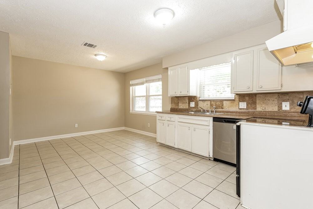 502 Hildred Ave - Photo 7 of 16