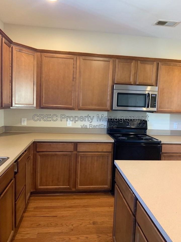 1016 Bridlewood Farms Pkwy - Photo 4 of 38
