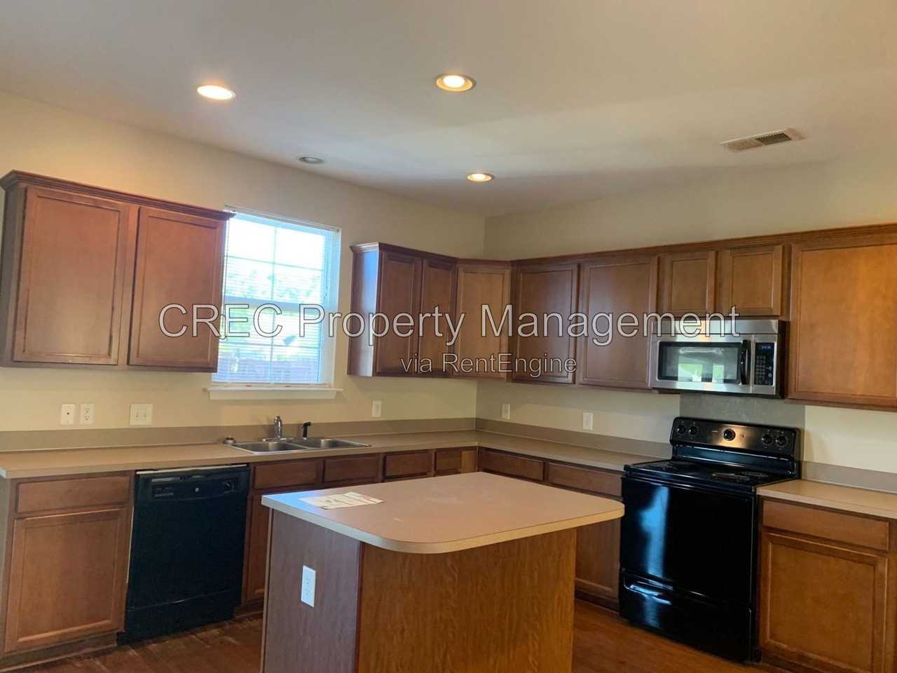 1016 Bridlewood Farms Pkwy - Photo 5 of 38