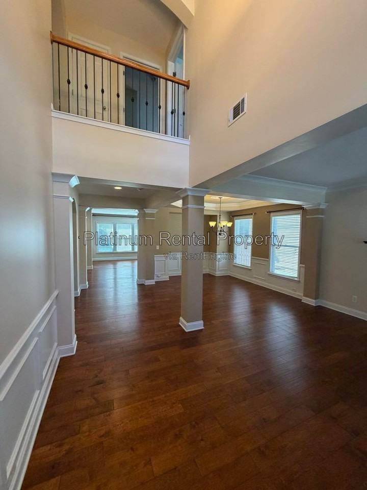 4315 Avondale Ln - Photo 3 of 49
