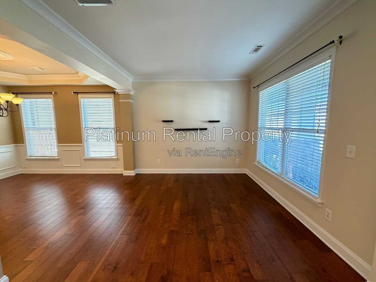 4315 Avondale Ln - Photo 4 of 49