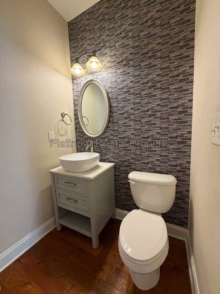 4315 Avondale Ln - Photo 7 of 49
