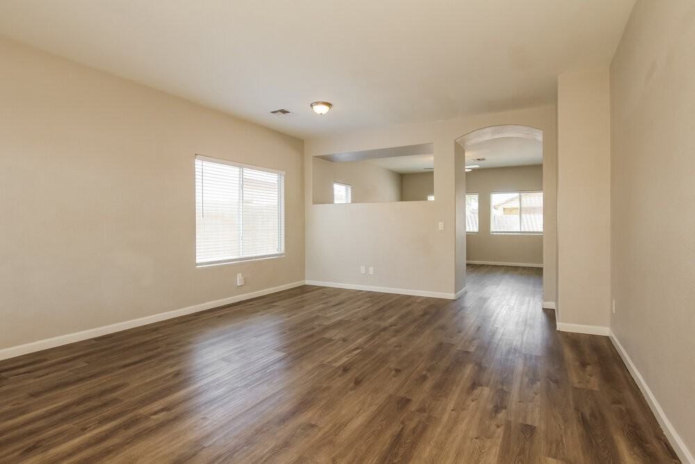 11559 W Buchanan St - Photo 4 of 17