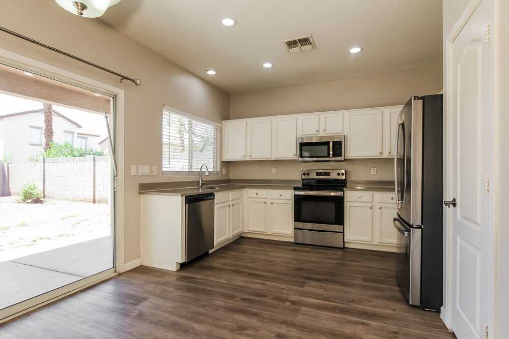 11559 W Buchanan St - Photo 7 of 17