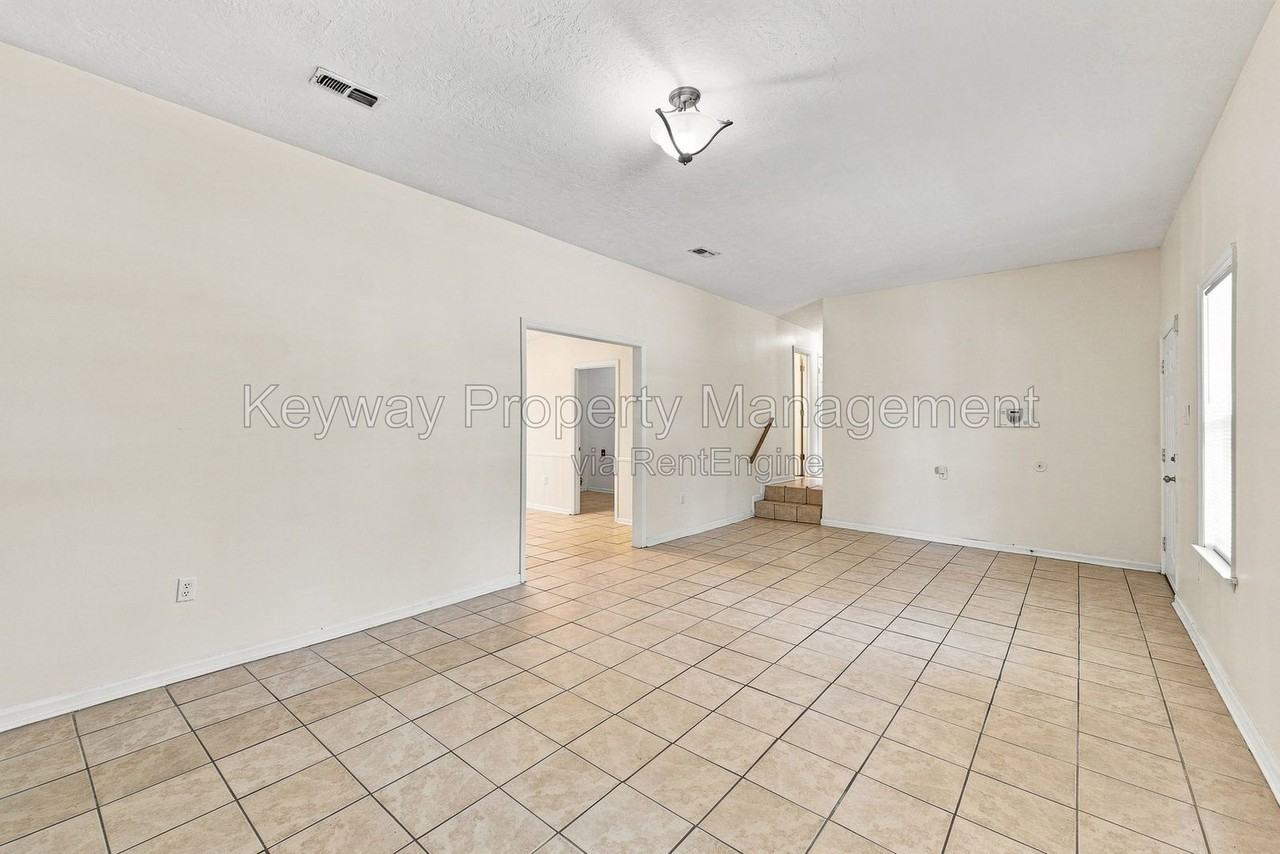 3487 Postell Dr - Photo 5 of 20