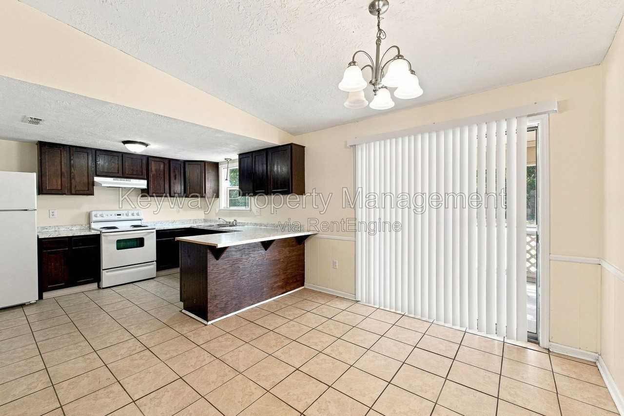 3487 Postell Dr - Photo 6 of 20