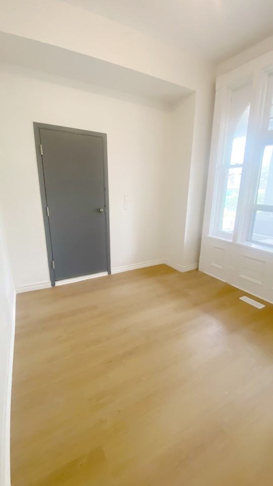 122 Huron Street - Photo 3 of 6