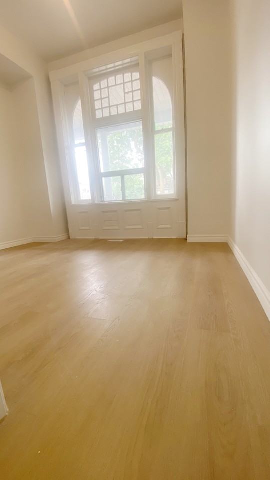122 Huron Street - Photo 2 of 6