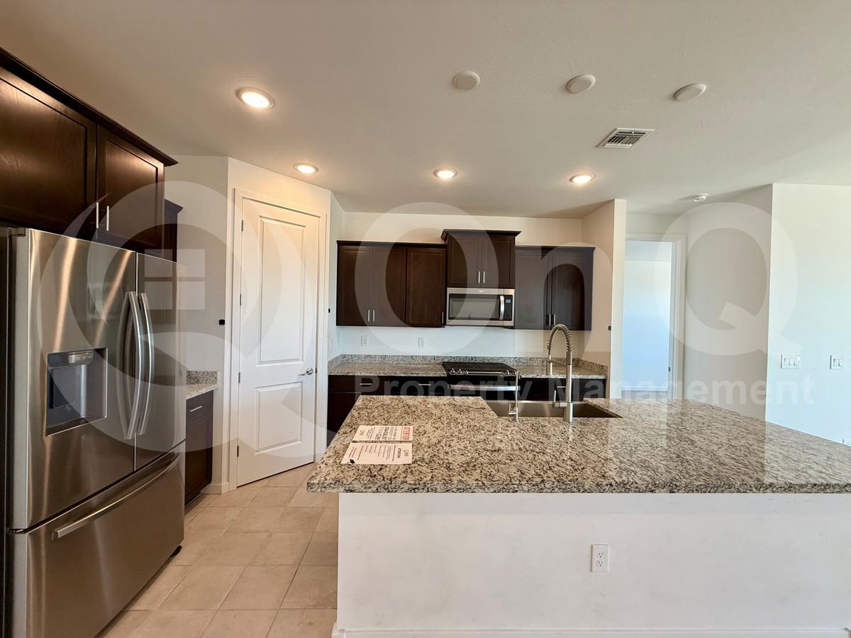 20740 N Oasis Ln - Photo 4 of 25