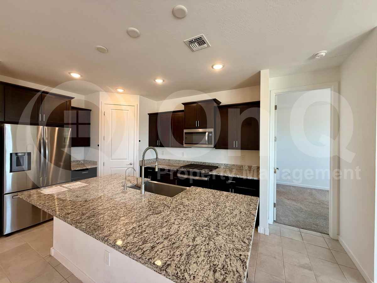 20740 N Oasis Ln - Photo 5 of 25