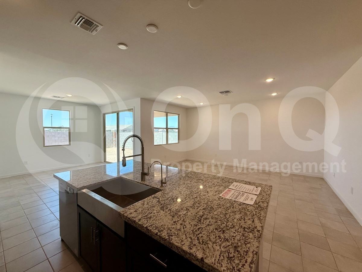 20740 N Oasis Ln - Photo 7 of 25