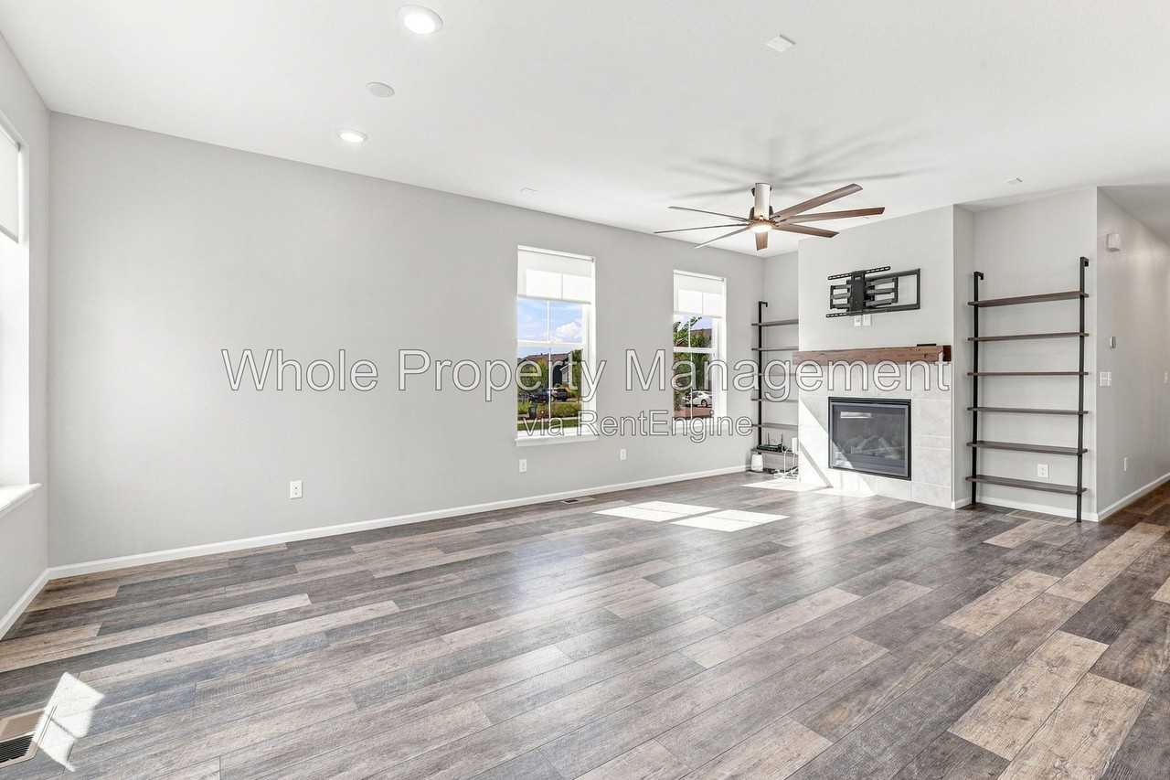 21200 E 61st Ave - Photo 3 of 30
