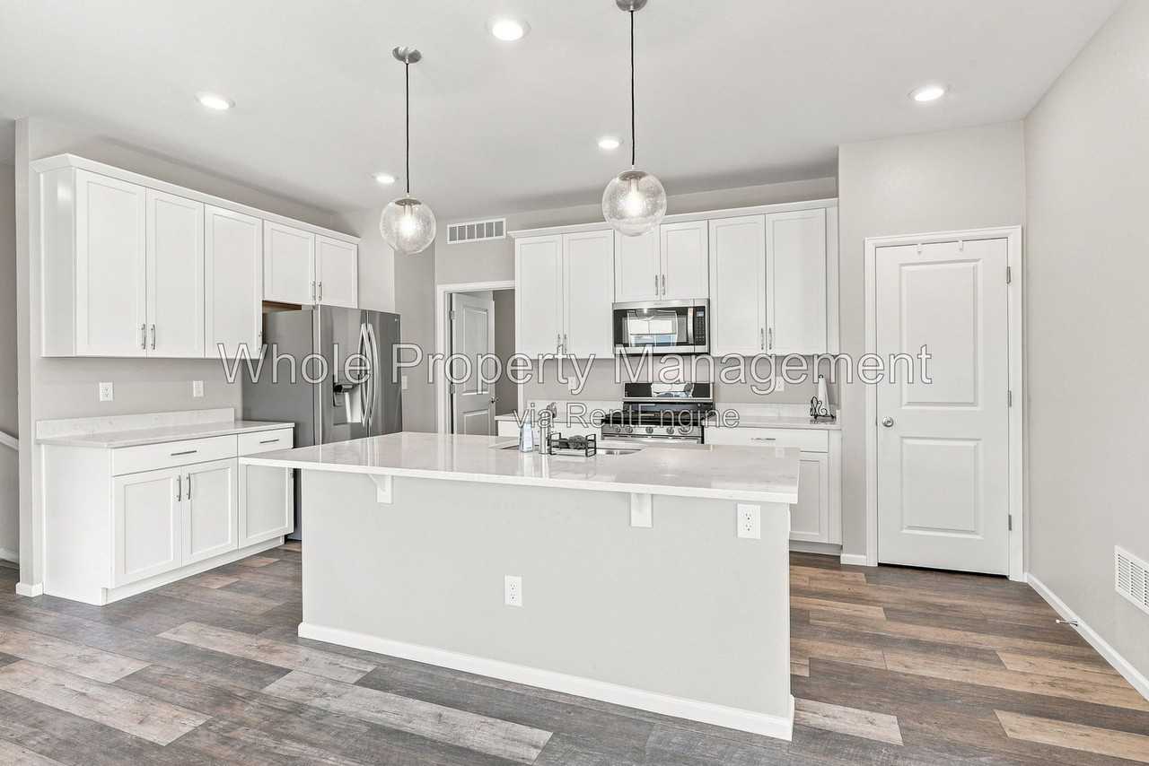 21200 E 61st Ave - Photo 4 of 30