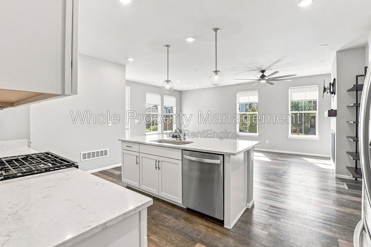 21200 E 61st Ave - Photo 5 of 30