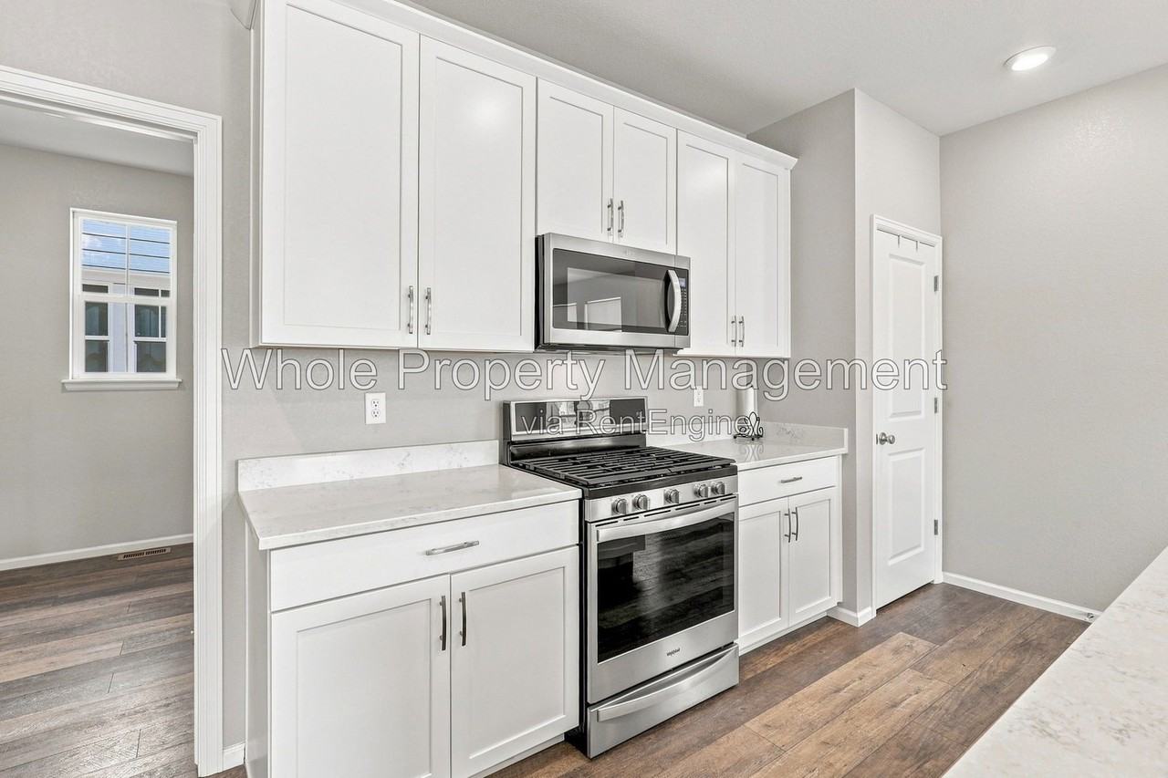 21200 E 61st Ave - Photo 6 of 30