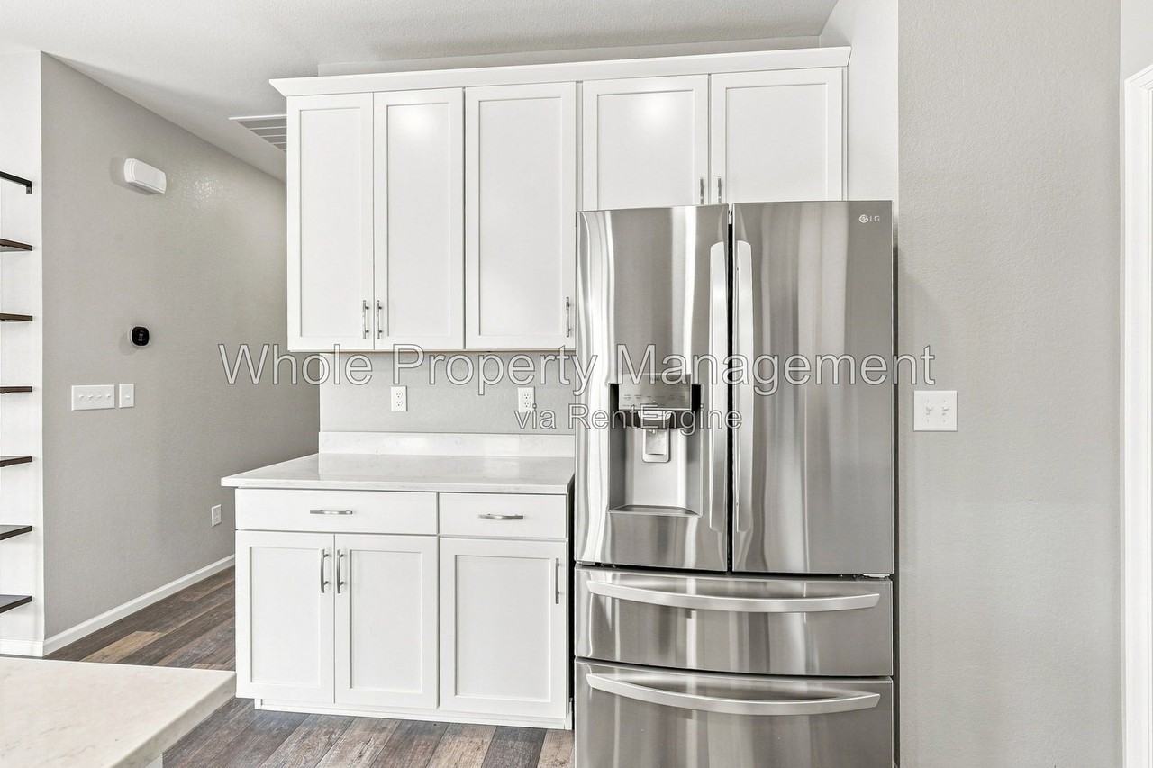 21200 E 61st Ave - Photo 7 of 30