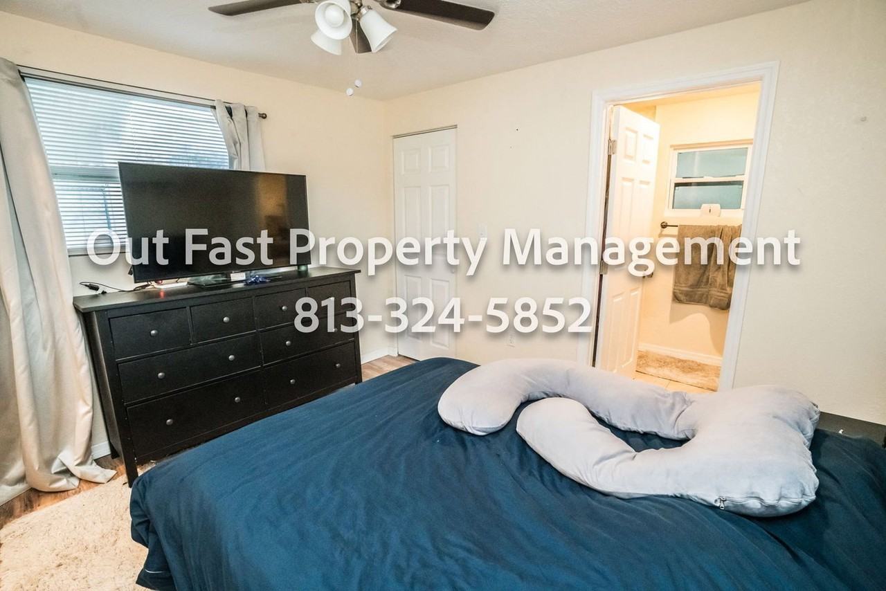 4810 Haines Rd N - Photo 6 of 43