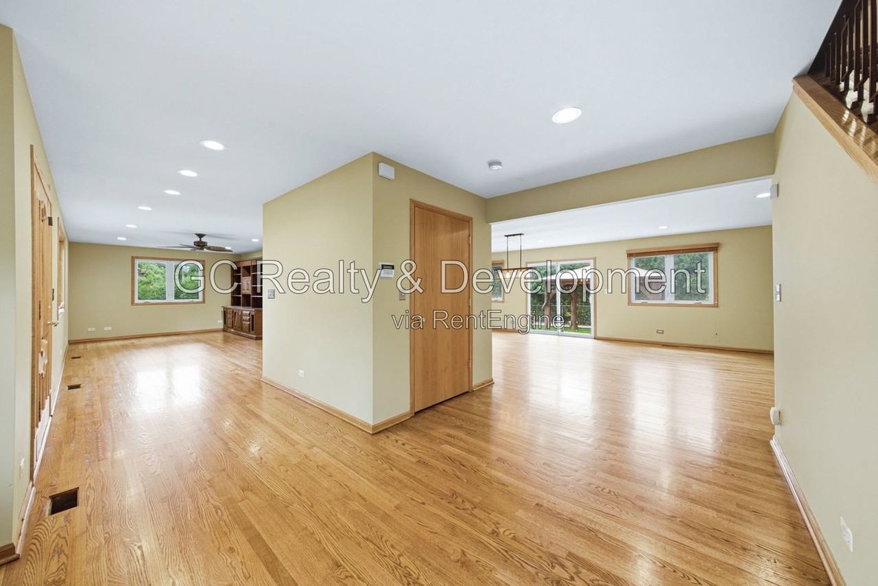 1007 Forest Dr - Photo 2 of 32