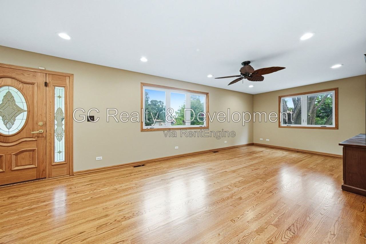 1007 Forest Dr - Photo 3 of 32