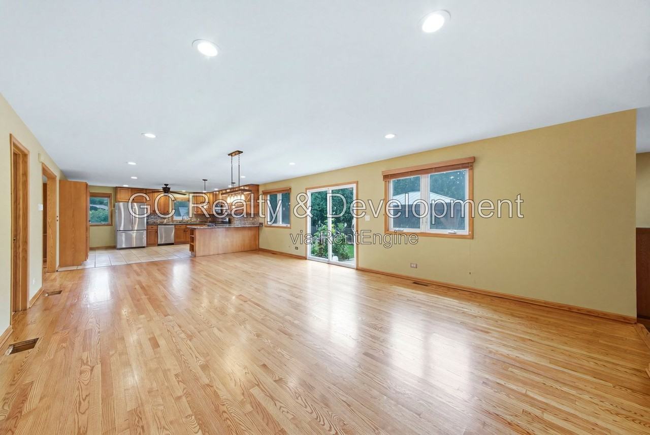 1007 Forest Dr - Photo 6 of 32