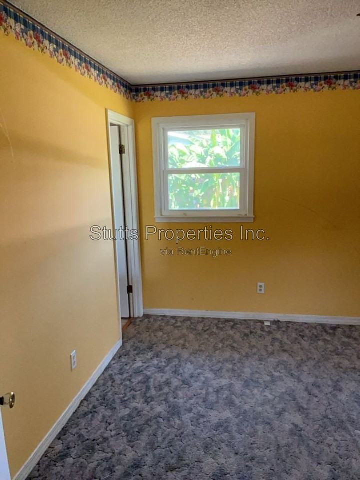 86 Lamoray Dr - Photo 3 of 25