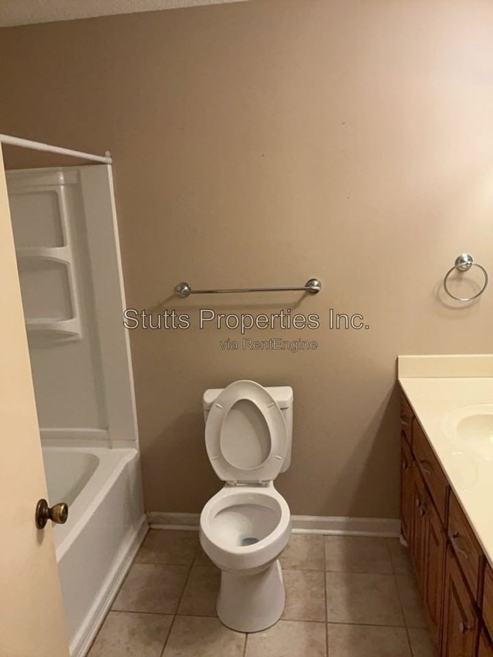 86 Lamoray Dr - Photo 5 of 25