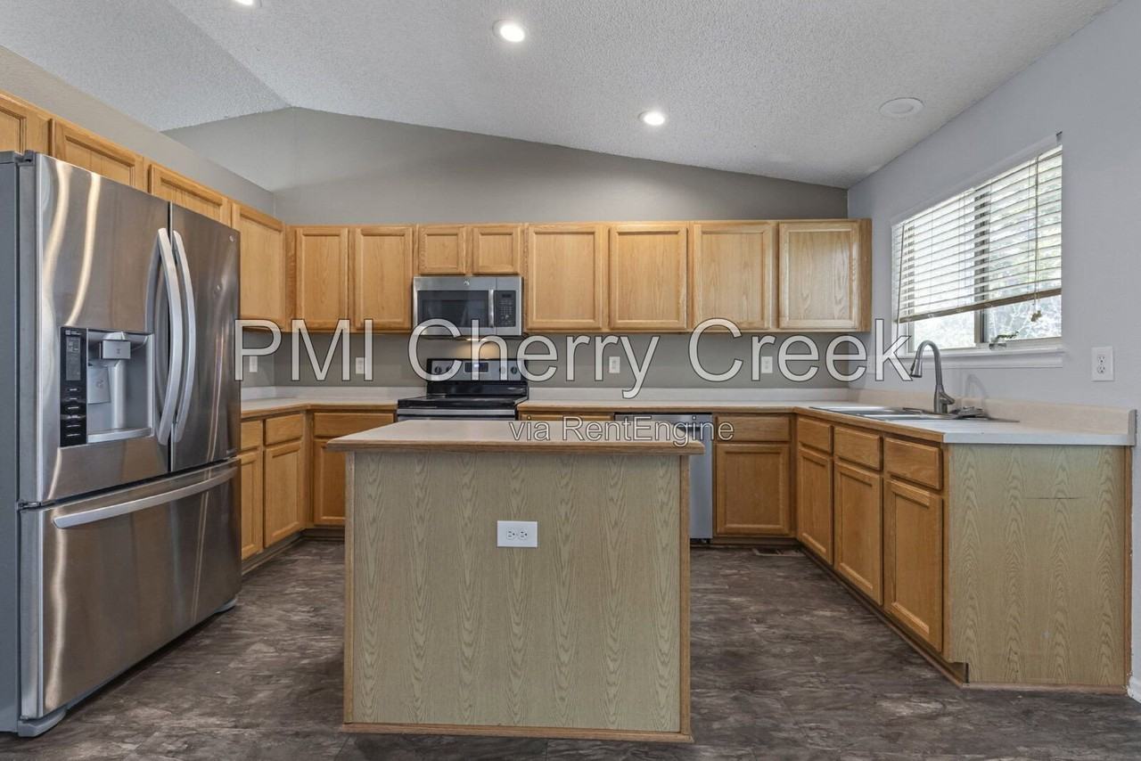 21494 E Crestline Ln - Photo 7 of 30