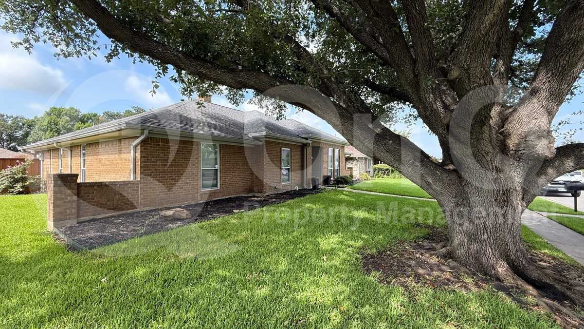 2210 Ridgewood - Photo 2 of 21