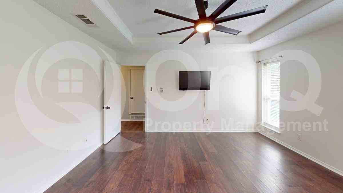 2210 Ridgewood - Photo 6 of 21