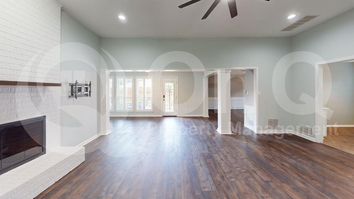 2210 Ridgewood - Photo 7 of 21