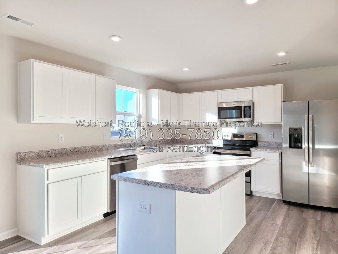 1117 Bridgewater Dr - Photo 3 of 31