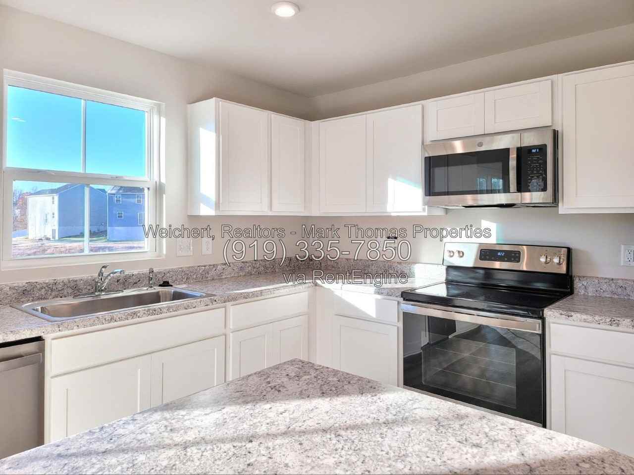 1117 Bridgewater Dr - Photo 5 of 31