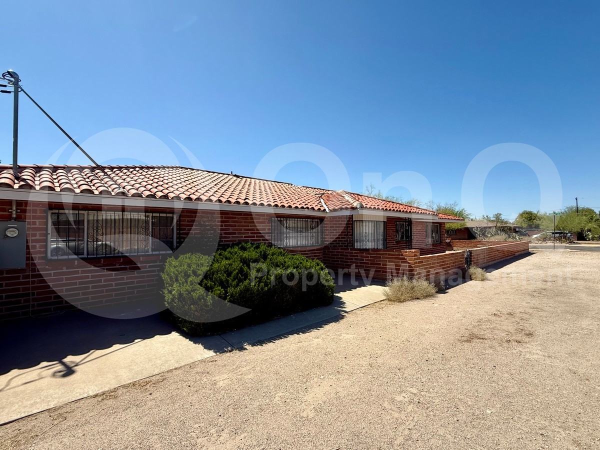 1590 E Hampton St - Photo 3 of 31