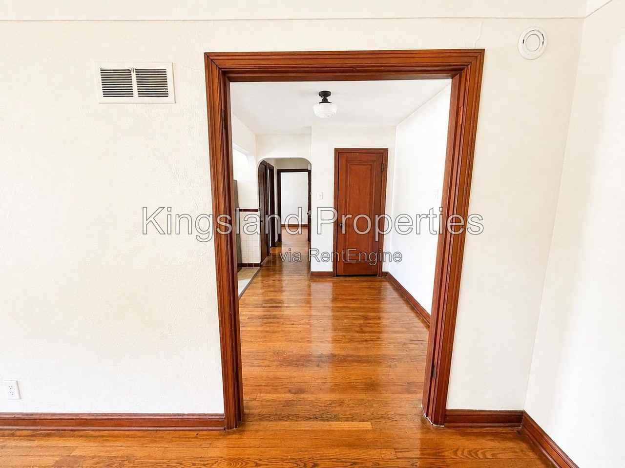 3841 Kingsland Ct - Photo 2 of 15