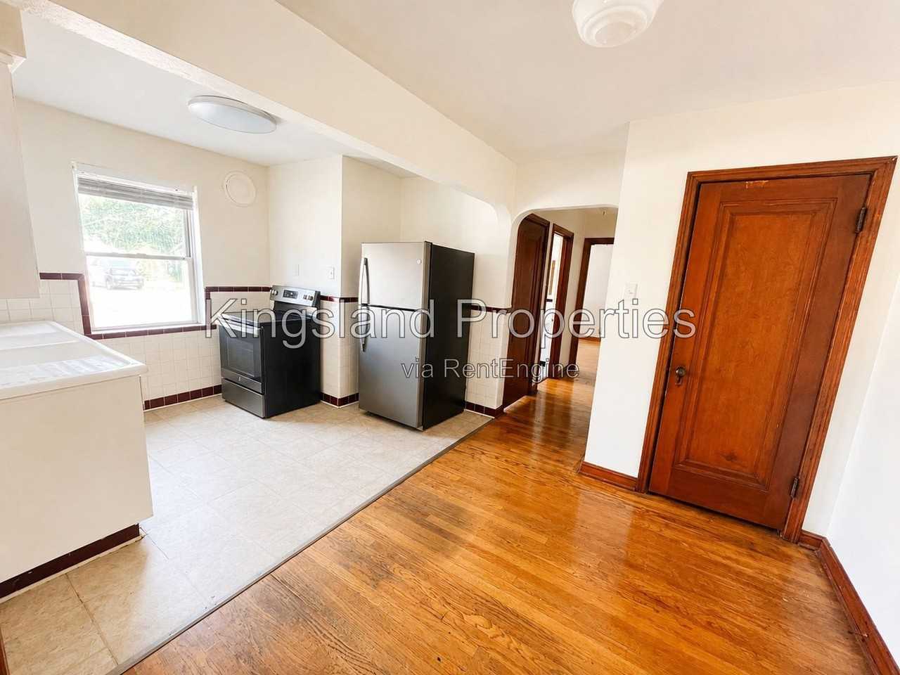 3841 Kingsland Ct - Photo 3 of 15
