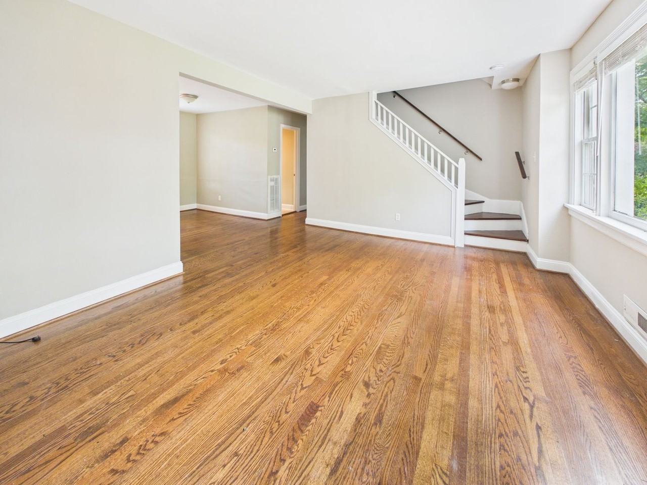 8410 Weldon Dr - Photo 5 of 27